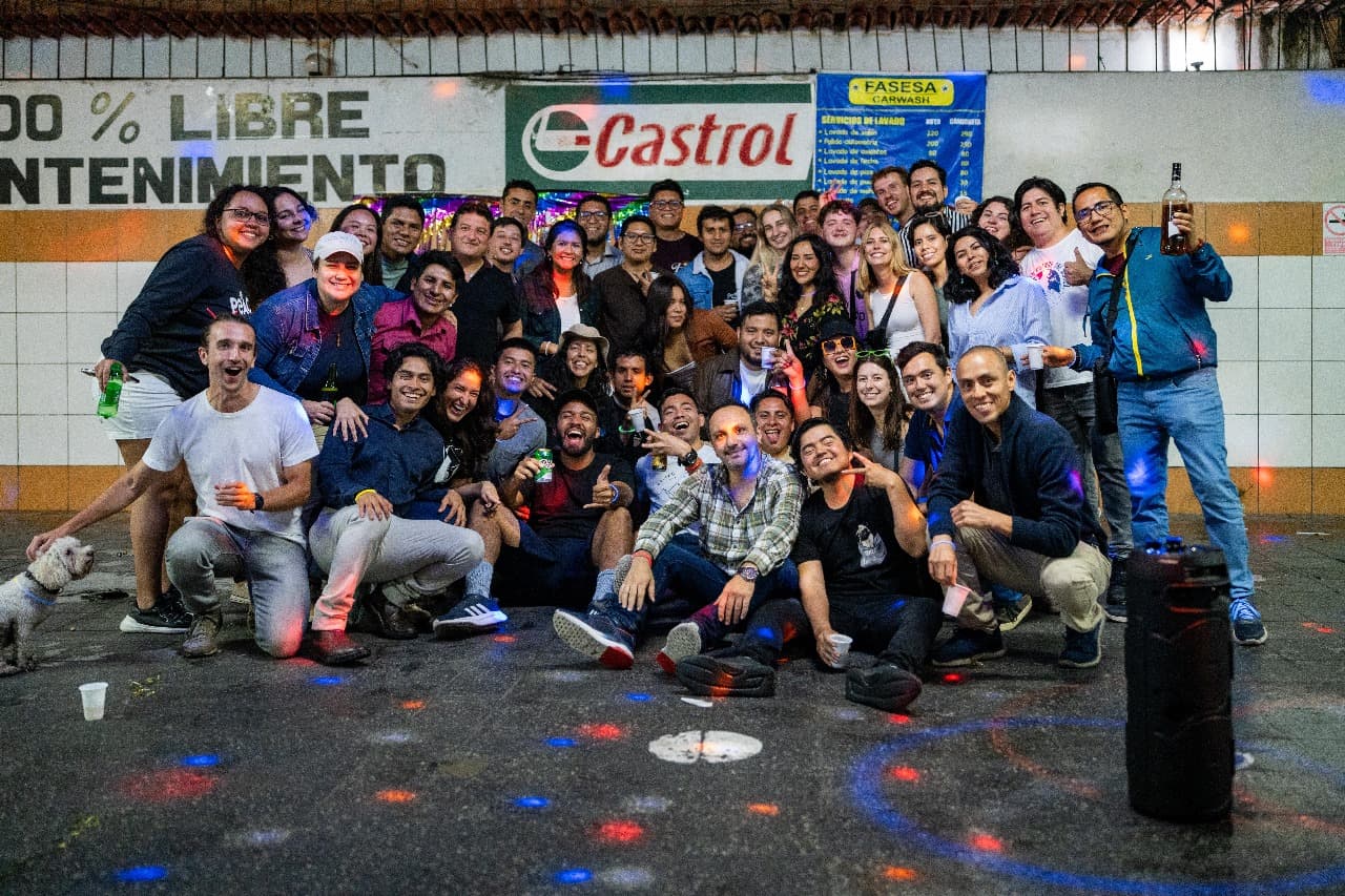 Participantes de LIC reunidos en una salida de la comunidad